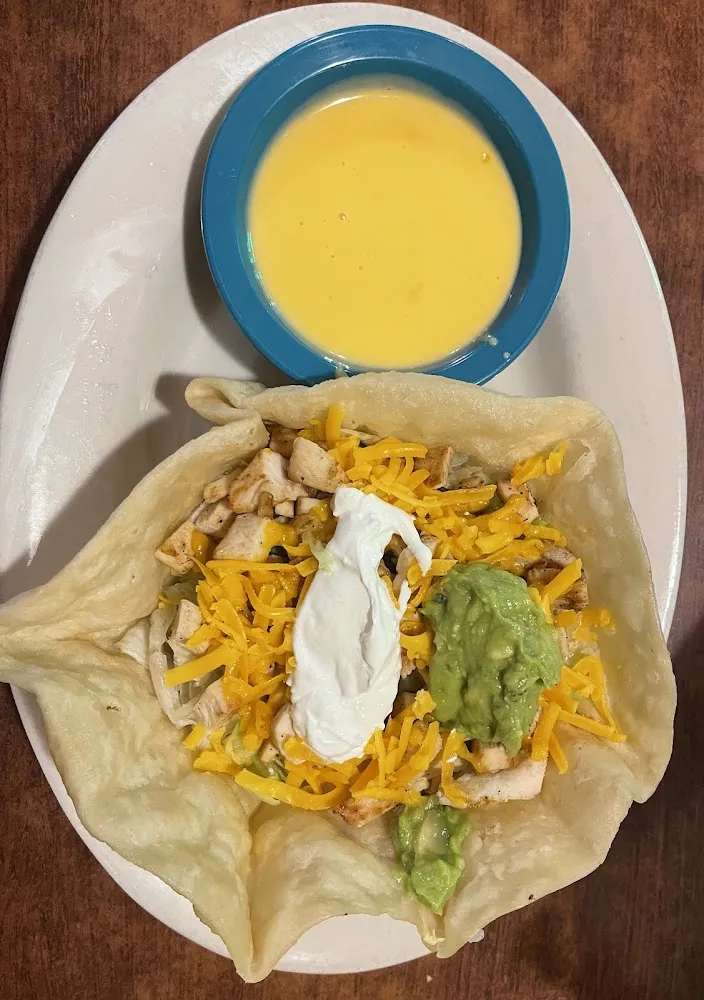 Chicken Fajita Salad w Queso